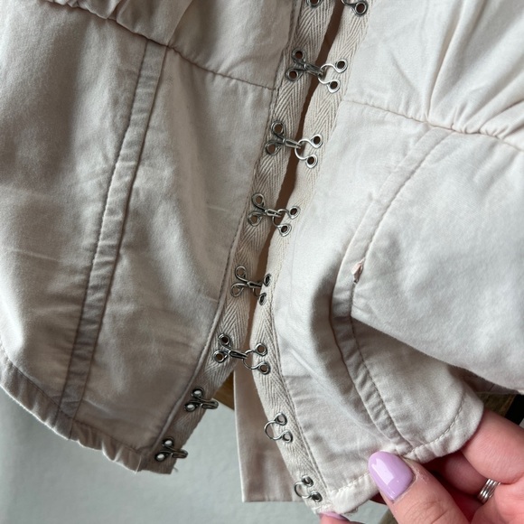 NWT - Japra- eye let closure blouse size small - Picture 6 of 7